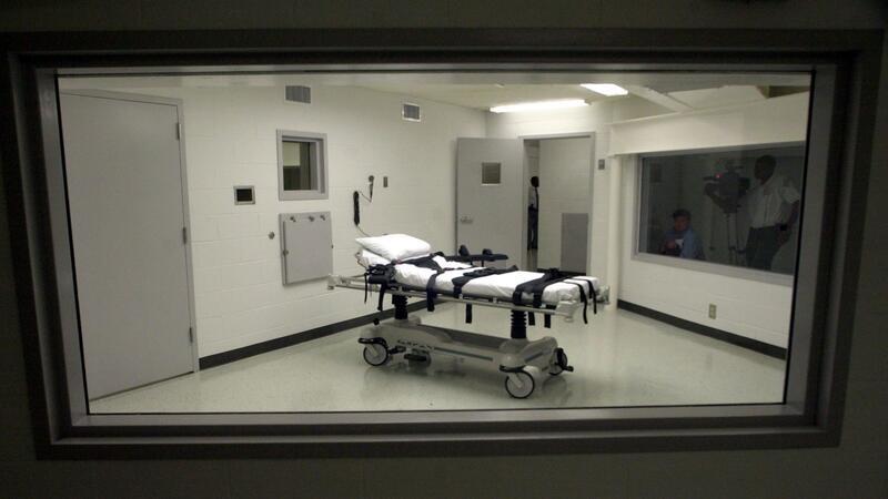 US-Justiz lässt Hinrichtung mit Stickstoff zu Blick in Alabamas Kammer für Hinrichtungen mit tödlicher Injektion in der Holman Correctional Facility (Justizvollzugsanstalt). Nun soll in Alabama eine Hinrichtung mittels sogenannter Stickstoffhypoxie stattfinden (Archivbild).