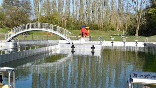 Blick in das Freibad in Horneburg nach dem Winterschlaf. 