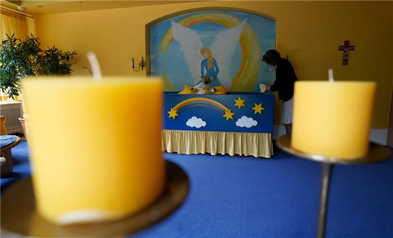 Blick in den Abschiedsraum mit dem Sternenbett, das eine Kühlfunktion hat, damit das Kind fünf Tage aufgebahrt werden kann. Foto: Marcus Brandt/dpa