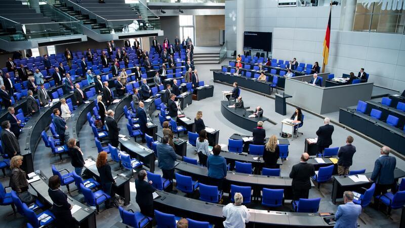 Blick in den Bundestag: Die monatliche Abgeordnetenentschädigung wird jährlich angepasst.