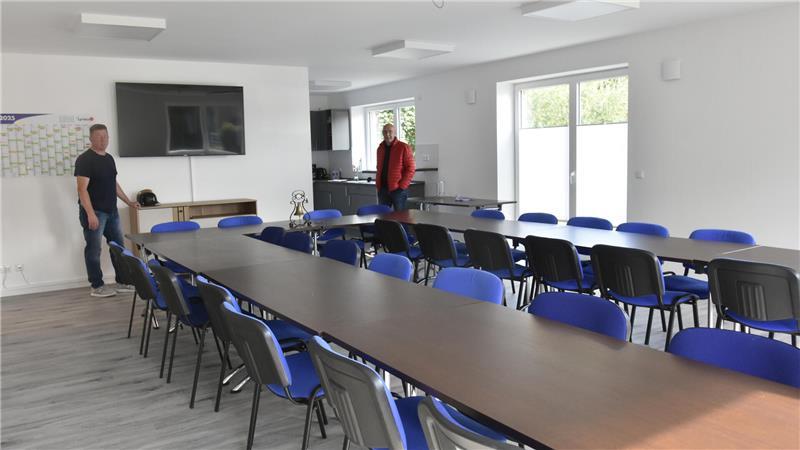 So viel Eigenleistung steckt in Baljes neuem Feuerwehrgerätehaus Blick in den Gemeinschaftsraum mit angrenzender Küchenzeile.