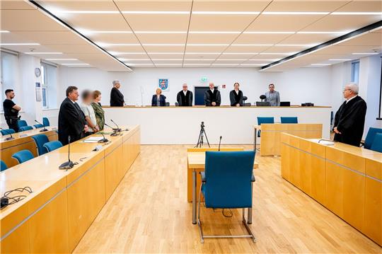 Blick in den Gerichtssaal: Ein 36-jähriger Bulgare soll Ende August vergangenen Jahres mit zwei gefüllten Benzinkanistern ein Mehrfamilienhaus in Apolda in Brand gesetzt haben.