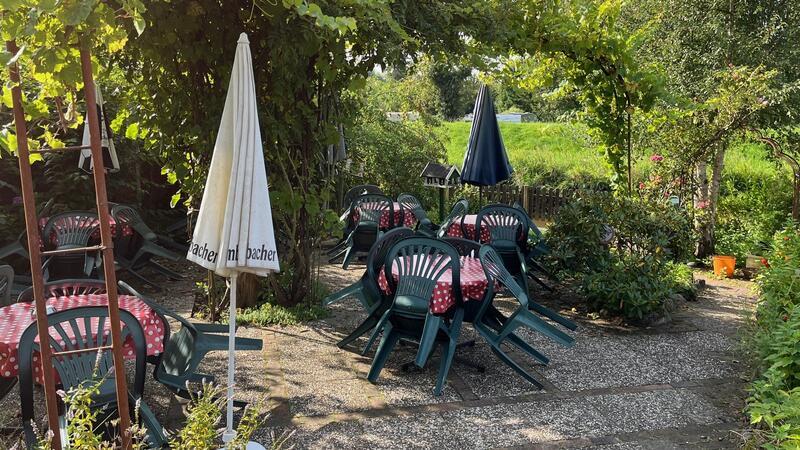 Blick in den Kaffee-Garten an der Lühe.