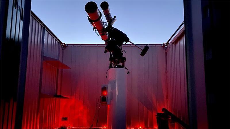 Supermond und Komet: Hobby-Astronom aus dem Alten Land gibt Tipps Blick in die Gartensternwarte von Johannes Lüth.