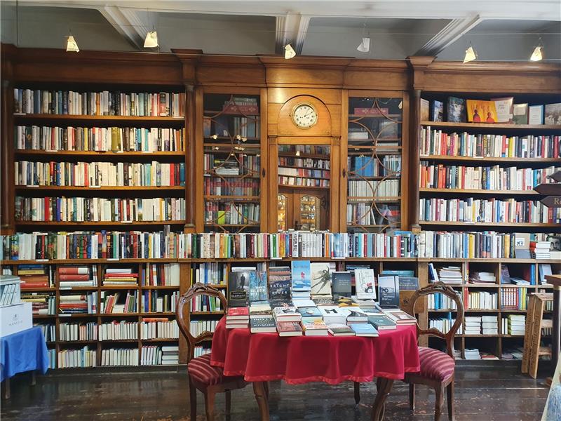 Blick in die Räumlichkeiten der Buchhandlung Schaumburg in Stade.