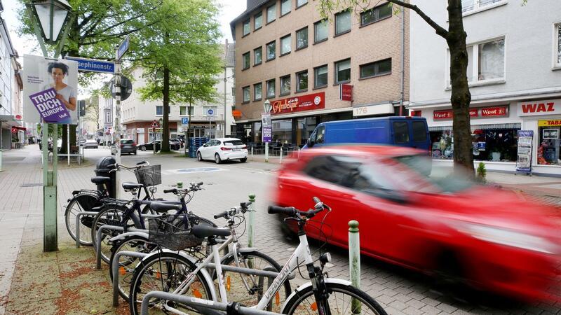 Betroffenheit nach Angriff auf Grünen-Politiker in Essen Blick in die Rüttenscheider Straße in Essen. Der Grünen-Bundestagsabgeordnete Gehring und sein Parteikollege Fliß sind hier attackiert worden.