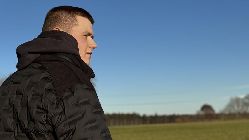 Tims Kampf gegen den Krebs: Auf der Suche nach der Normalität Blick in die Zukunft: Tim wünscht sich jetzt vor allem erst einmal Normalität. Er möchte seine Ausbildung beenden. Die Diagnose Knochenkrebs und die vielen Klinik-Aufenthalte haben ihn schnell erwachsen werden lassen.