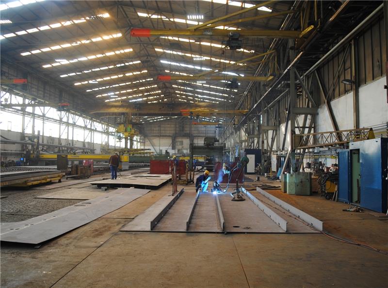 Blick in eine der Produktionshallen bei Pella Sietas.