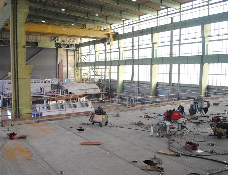 Blick in eine der Produktionshallen bei Pella Sietas.