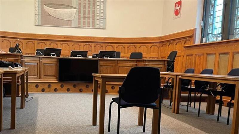 Drogenhandel, Raub, Erpressung: Vorwurf der Staatsanwaltschaft hat es in sich Blick in einen Verhandlungssaal des Landgerichts Stade.