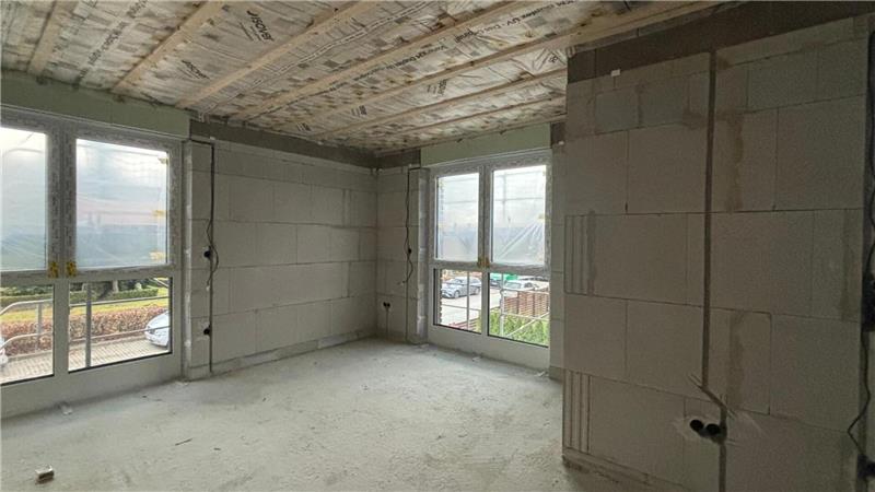 Auf ehemaligem Gärtnerei-Gelände entsteht Wohnraum mitten in Harsefeld Blick ins Innere: Noch sind die Häuser im Rohbau.