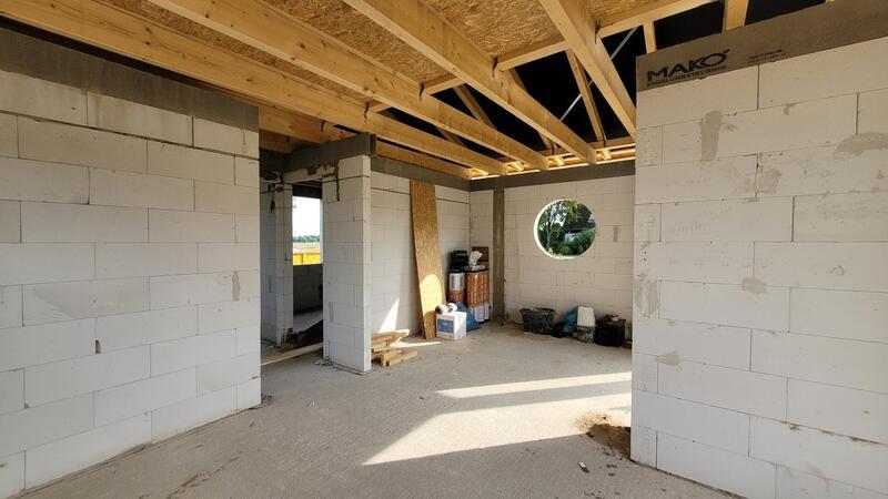 Blick ins Innere eines der nur 45 Quadratmeter großen Häuser. Der offene Wohn-Koch-Bereich nimmt etwa die Hälfte der Wohnfläche ein.