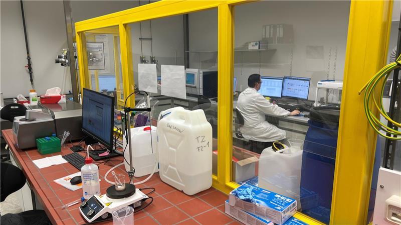 Blick ins Stader Versuchslabor von Prime Lithium.
