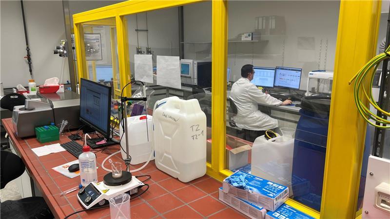 Auf Investorensuche: Prime Lithium in Stade braucht dringend Geld Blick ins Stader Versuchslabor von Prime Lithium.