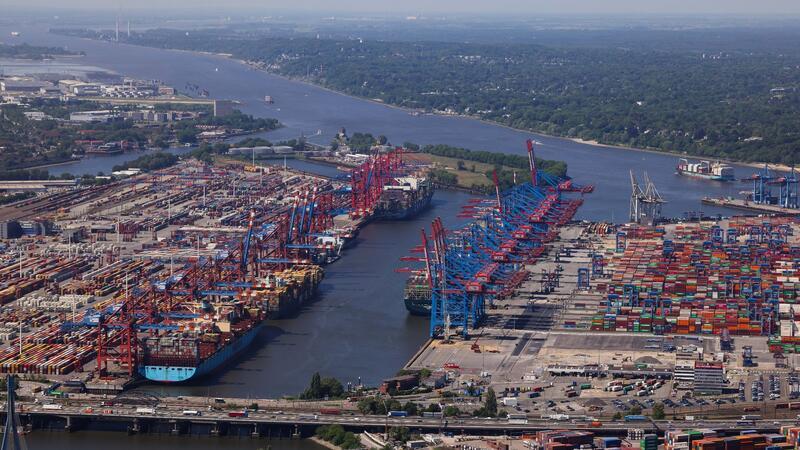 Blick über den Hafen von Hamburg.