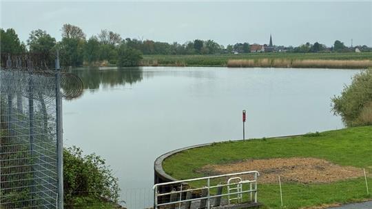 Blick vom Siel West bei Hahnöfersand über die Binnenelbe in Richtung Borstel.