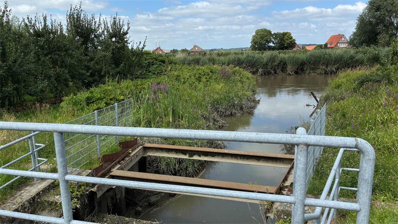 Deichverband erhöht Sicherheit: Altes Siel in Groß Hove wird umgebaut Blick vom Siel in Groß Hove auf die Este.
