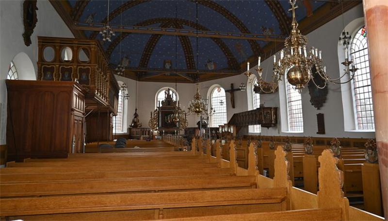 Erst beten, dann Bier trinken: Diese Kirche im Kreis Stade hat jetzt eine Theke Blick vom Tresen in die St.-Martini-Kirche in Estebrügge.