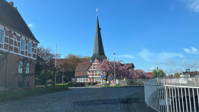 Blick von der Großen Seite in Richtung Kirche.
