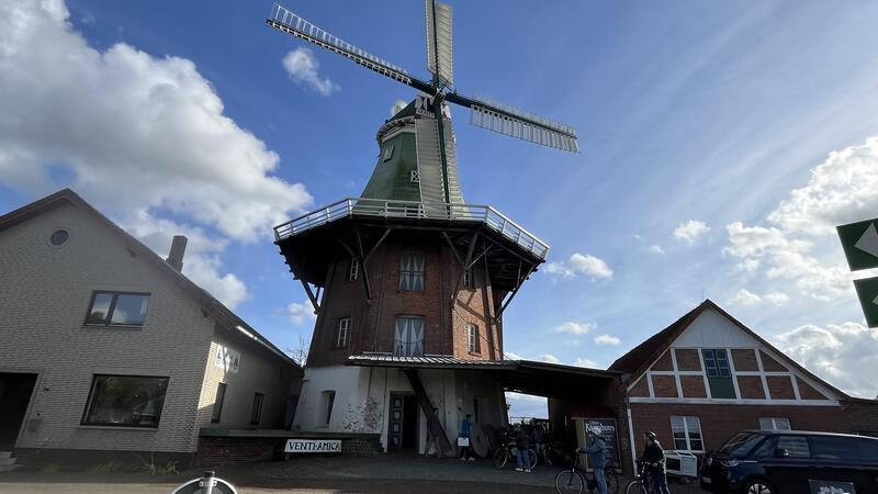 Blick von der Twielenflether Chaussee auf die Mühle.
