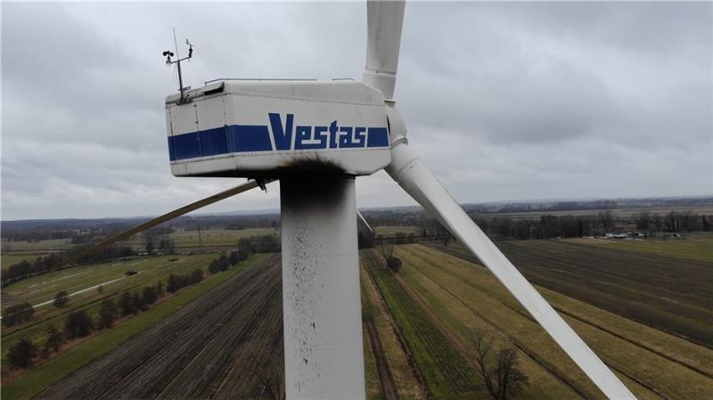 Blick von einer Drohne auf die beschädigte Windkraftanlage. Foto: Markus Möller