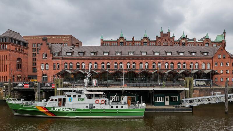 Blickfang des Deutschen Zollmuseums in der Hamburger Speicherstadt ist das Zollboot „Oldenburg“