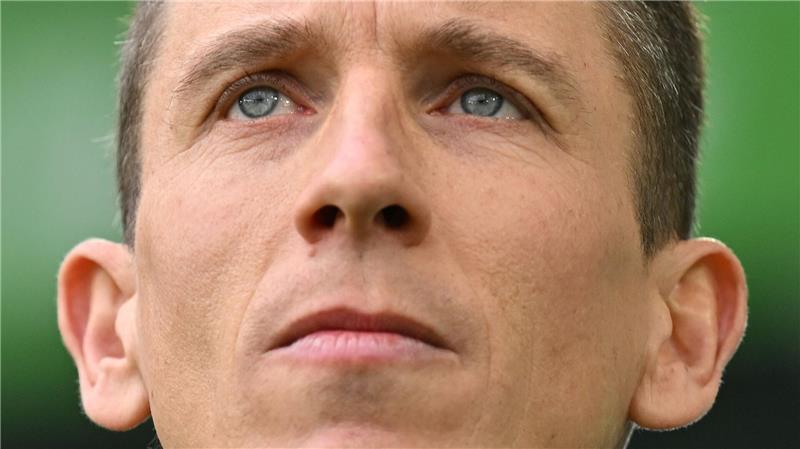 Blickt mit seiner Mannschaft in eine düstere Zukunft: VfL Wolfsburgs Cheftrainer Daniel Bauer. 