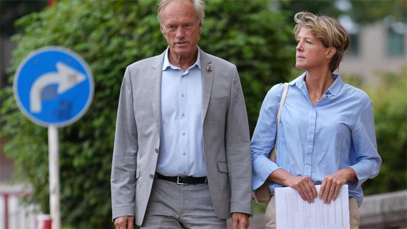 Richterin im Block-Prozess: Bin kein Babysitter und Wachhund Block und ihr Lebensgefährte Delling auf dem Weg ins Gericht.