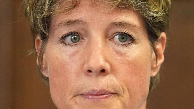 Promi-Prozess um Entführung der Block-Kinder Blocks Anwalt Ingo Bott zeichnete von Block das Bild einer verzweifelten Mutter, der ihre Kinder entzogen und entfremdet worden seien.