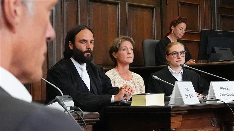 Blocks Lebensgefährte, Sportjournalist Gerhard Delling, ist wegen Beihilfe angeklagt.