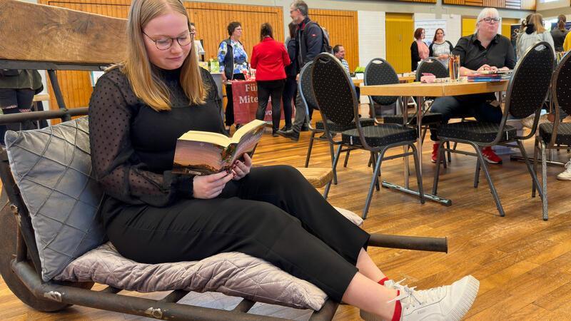 Bloggerin Nicky Schnoor hat es sich während der Buchmesse bequem gemacht.