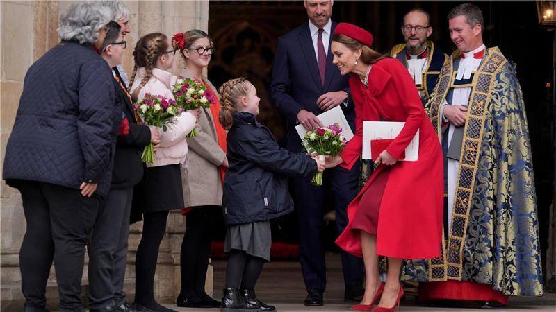 Blümchen für Prinzessin Kate beim Festgottesdienst zum Commonwealth Day i