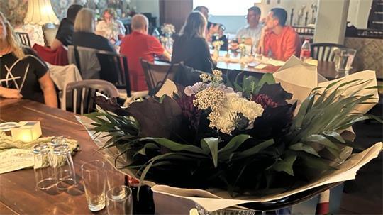 Blumen gab es am Sonntagabend für Maren Kleinschmidt. Über die restlichen Ergebnisse für die SPD zieht die Partei in den Tagen nach der Wahl Bilanz.