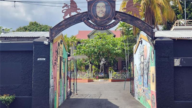 Bob Marleys Konterfei ziert das Eingangstor zu seinem früheren Haus in Kingston, dem heutigen Bob Marley Museum. (Archivbild)