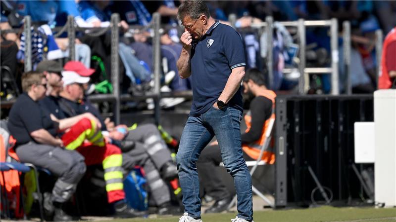 Bochum und Kiel steigen aus der Bundesliga ab - Das geht am Sonntag Bochums Trainer Dieter Hecking will auch in der 2. Liga beim VfL bleiben.