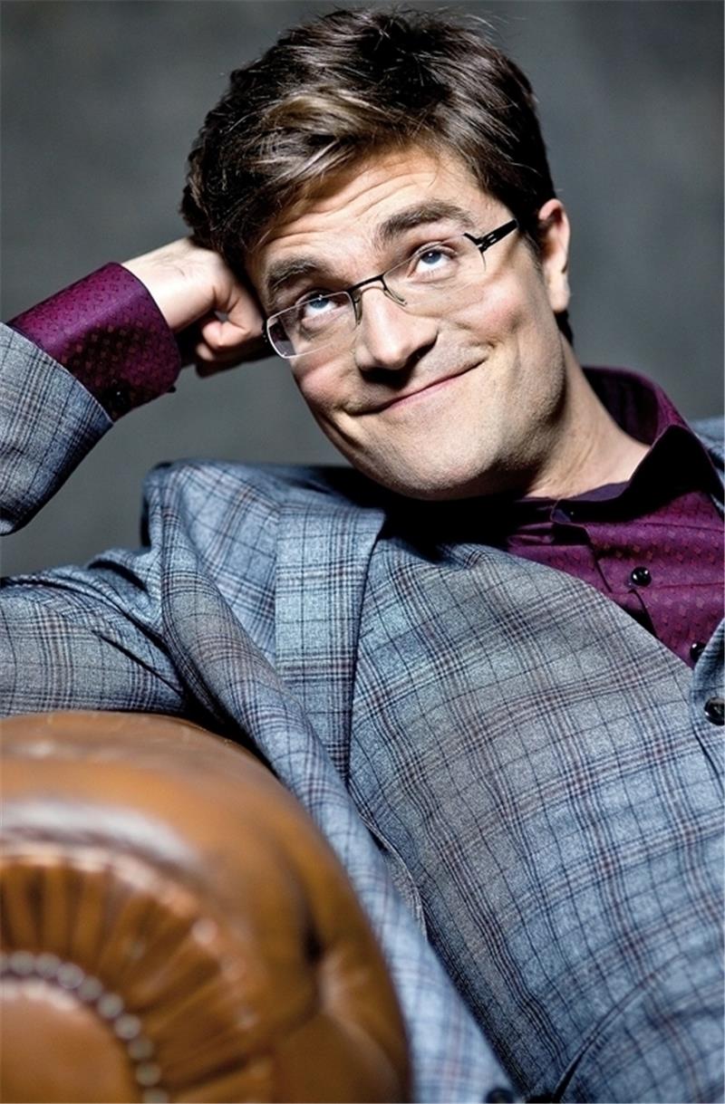 Bodo Wartke stellt im März 2017 singend die Frage: „Was, wenn doch?“ Foto Sebastian Niehoff