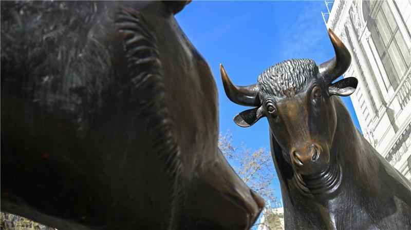 Börse in Frankfurt: Der Dax hat das beste Börsenjahr seit 2019 hingelegt (Archivbild)