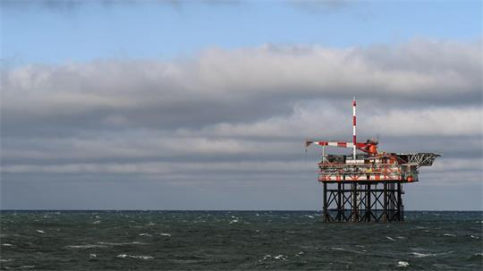 Bohrinsel des niederländischen Unternehmens One-Dyas vor Borkum: Das neue Gasfeld lässt die Fördermenge steigen. (Archivbild)