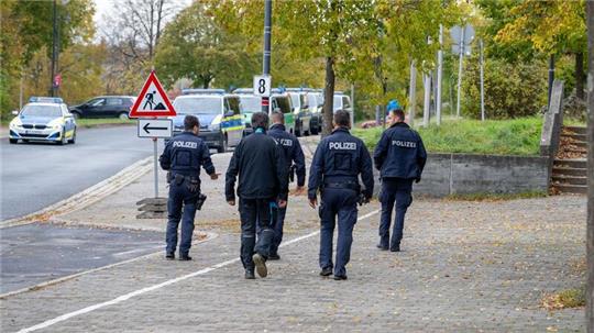 Bombendrohungen an Schulen haben Polizeieinsätze in mehreren Bundesländern ausgelöst.