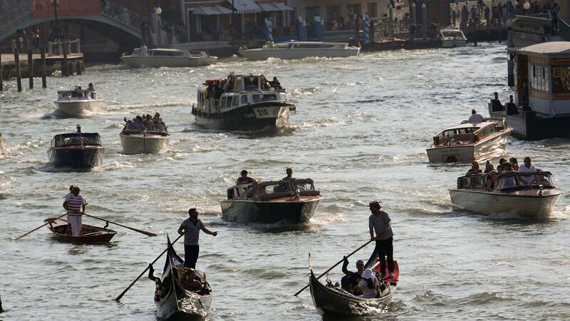 Boote in Venedig müssen sich in Zukunft an Blitzer gewöhnen.