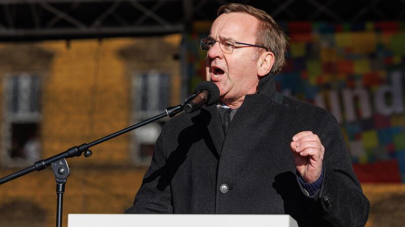 Pistorius mahnt: AfD will den Systemwechsel Boris Pistorius (SPD) bei der Demonstration gegen Rechtsextremismus.