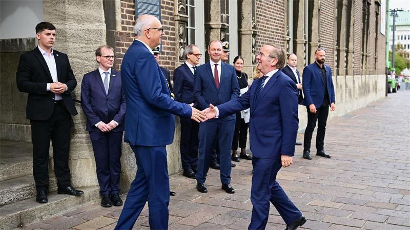 Boris Pistorius (SPD) kommt zur Unterzeichnung nach Bremen.