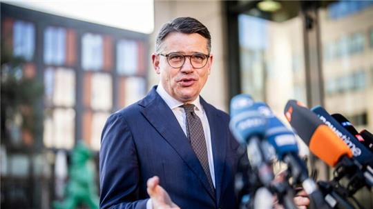 Boris Rhein findet es wichtig, die zuständigen Behörden personell und fachlich bestmöglich aufzustellen.
