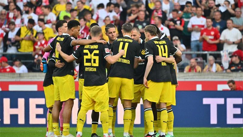 Sport am Wochenende: Bayern feiern in Tracht, Zverev jubelt Borussia Dortmund hat in der Bundesliga die Tabellenspitze übernommen.