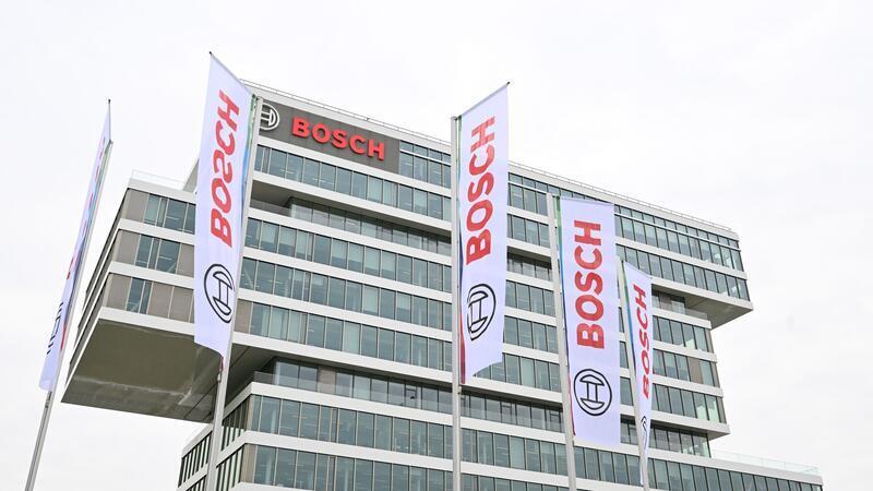 Sparprogramm: Bosch kürzt Arbeitszeit von 600 Beschäftigten Bosch kürzt die Arbeitszeit von Mitarbeitern - auch hier am Forschungscampus in Renningen. (Archivbild)