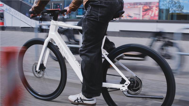 Bosch sieht einen Trend zu leichteren E-Bikes.