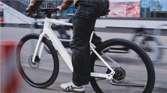 Bosch sieht einen Trend zu leichteren E-Bikes.