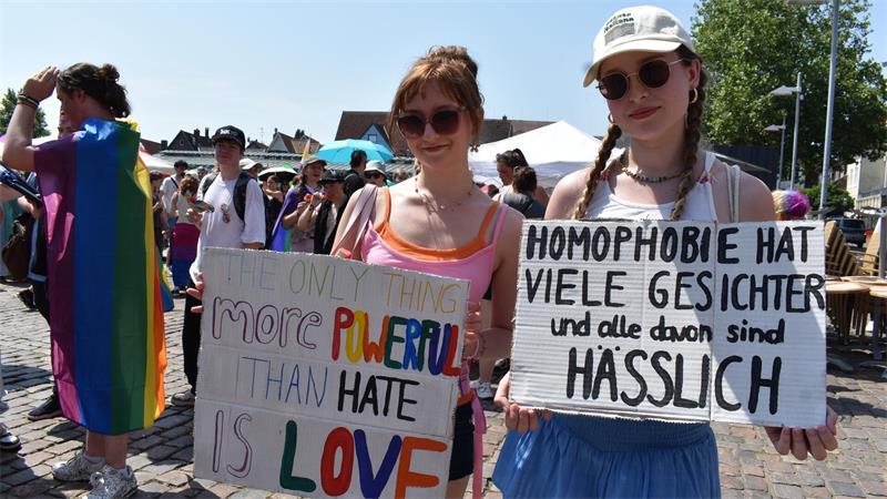 Botschaften für den Demonstrationszug durch Stade.