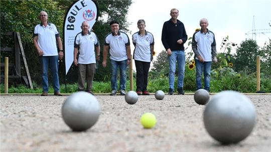 Boule beim TSV Hollern-Twielenfleth, Oktober 2023: Eckhard Marquardt, Norbert Frenzel, Wolfgang Spreckels, Therese Frenzel, Philipp Dürkes und Wolfgang Gruber (von links)