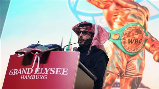 Box-Investor Turki Al-Sheikh hat Showkämpfe kritisiert.